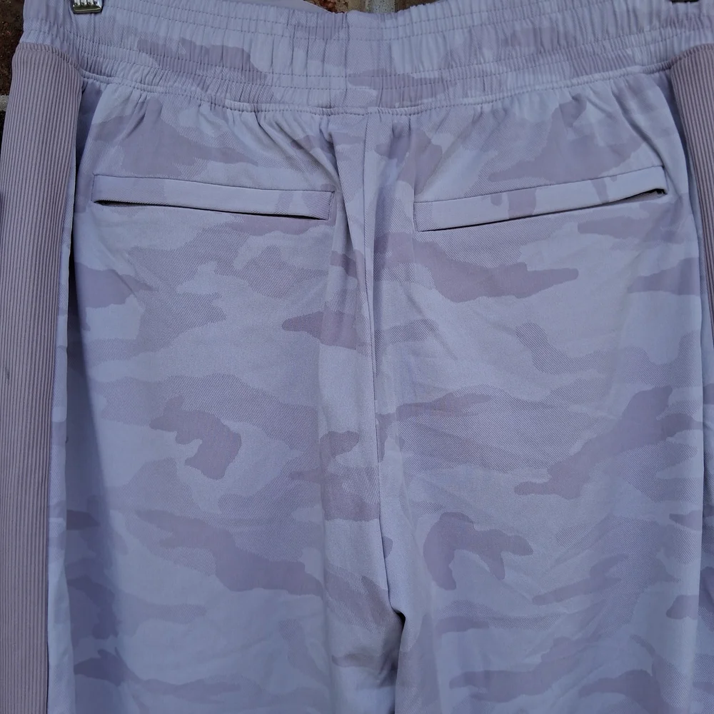 NWT 💕 Athleta Brooklyn Lined Camo Joggers Sz. 6 - Picture 9 of 15